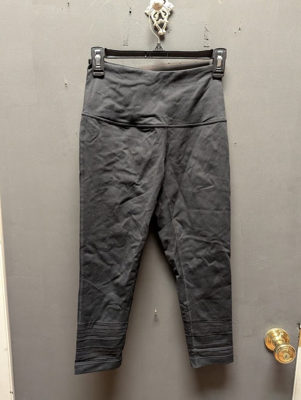 Zella Black high waist capri leggings black size Small striped detail vents calf